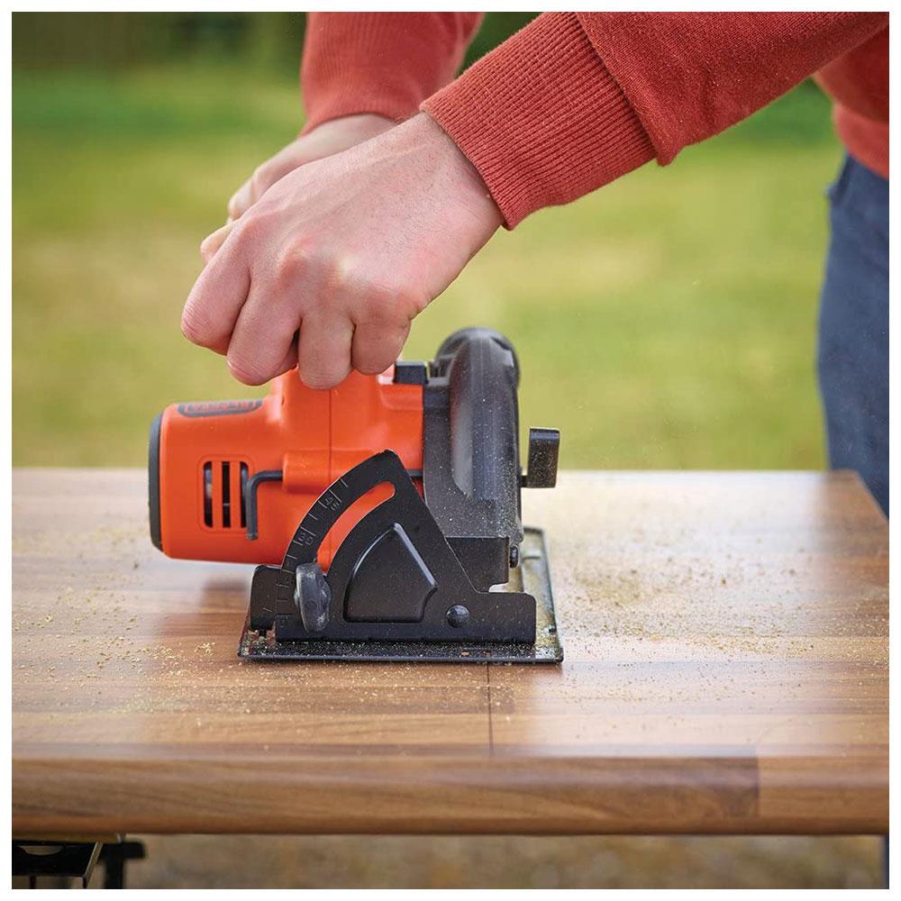 Black & Decker 18V Cordless Electric 140mm Circular Saw with Blade And Dust Extraction - Bare Unit