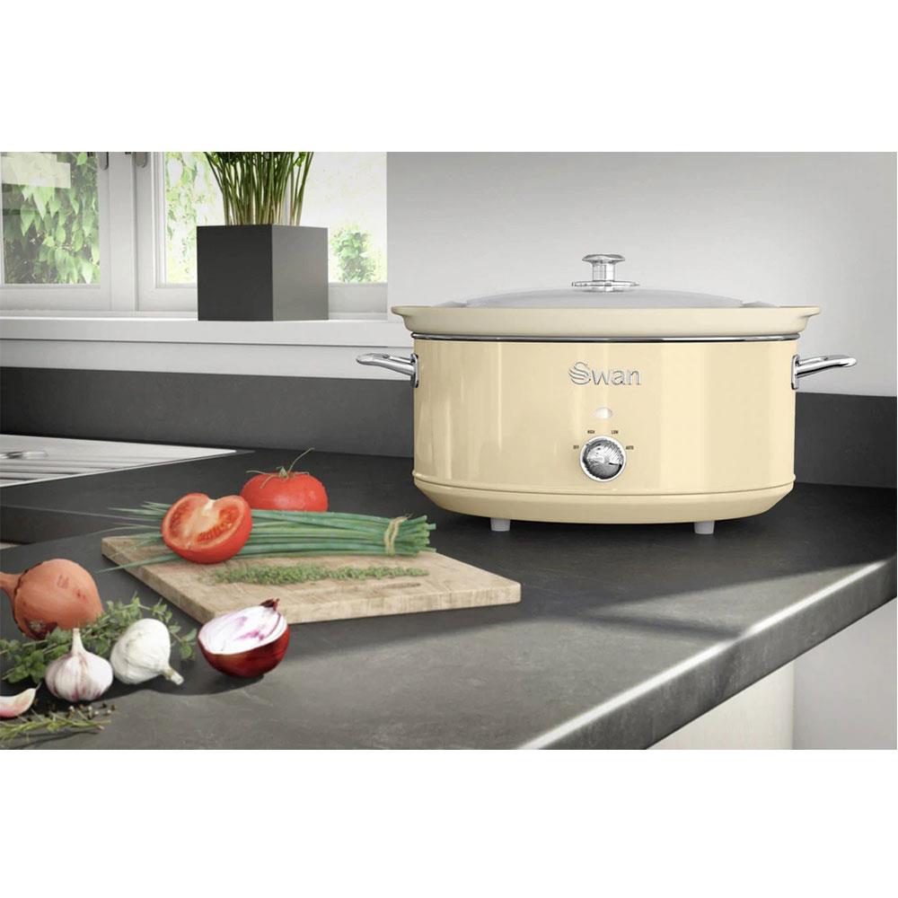 Swan Retro Slow Cooker With 3 Temperature Settings 320 W 6.5 Litre - Cream