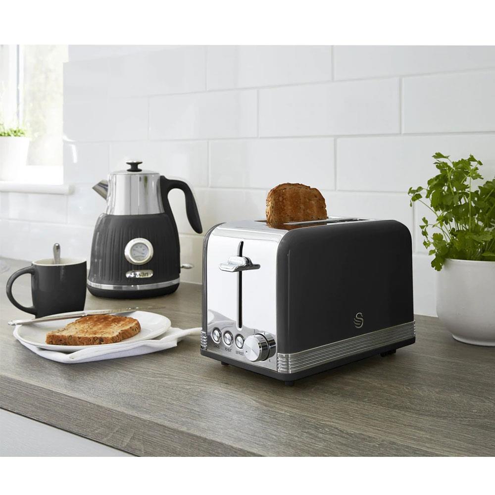 Swan Retro 2 Slice Toaster With Defrost Reheat And Cancel Functions Stainless Steel 815 W - Black