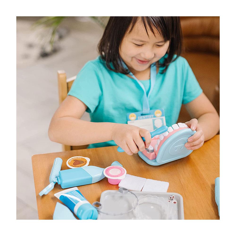 Melissa & Doug Super Smile Dentist Play Set Kids Role Play Toys 25 Piece - Multicolour