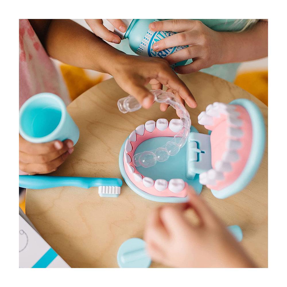 Melissa & Doug Super Smile Dentist Play Set Kids Role Play Toys 25 Piece - Multicolour