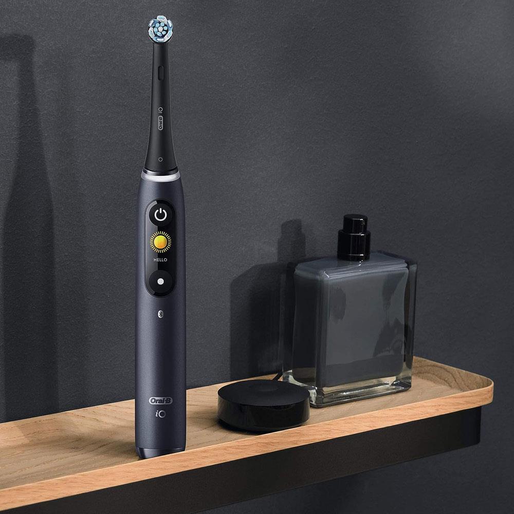 Oral-B iO8 Electric Toothbrushes With Magnetic Technology 6 Modes Travel Case - Black