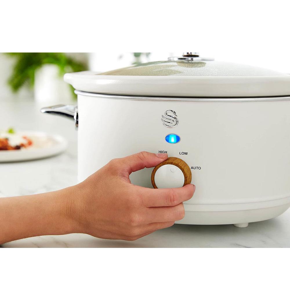 Swan Nordic Slow Cooker With 3 Temperature Settings 200W 3.5 Litre - Cotton White