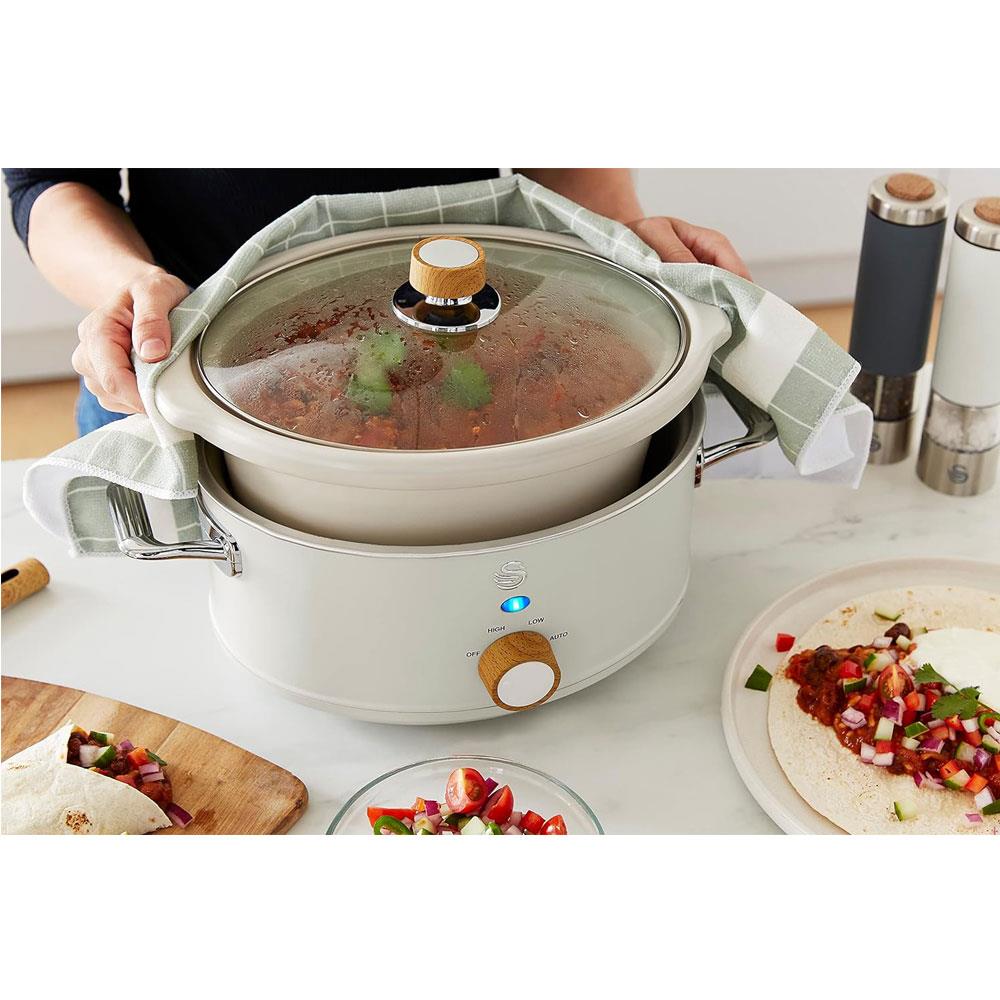 Swan Nordic Slow Cooker With 3 Temperature Settings 200W 3.5 Litre - Cotton White
