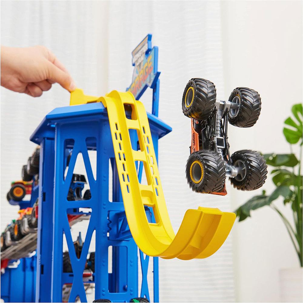 Monster Jam 1:64 Garage Playset And Storage With Exclusive Grave Digger Monster Truck - Multicolour