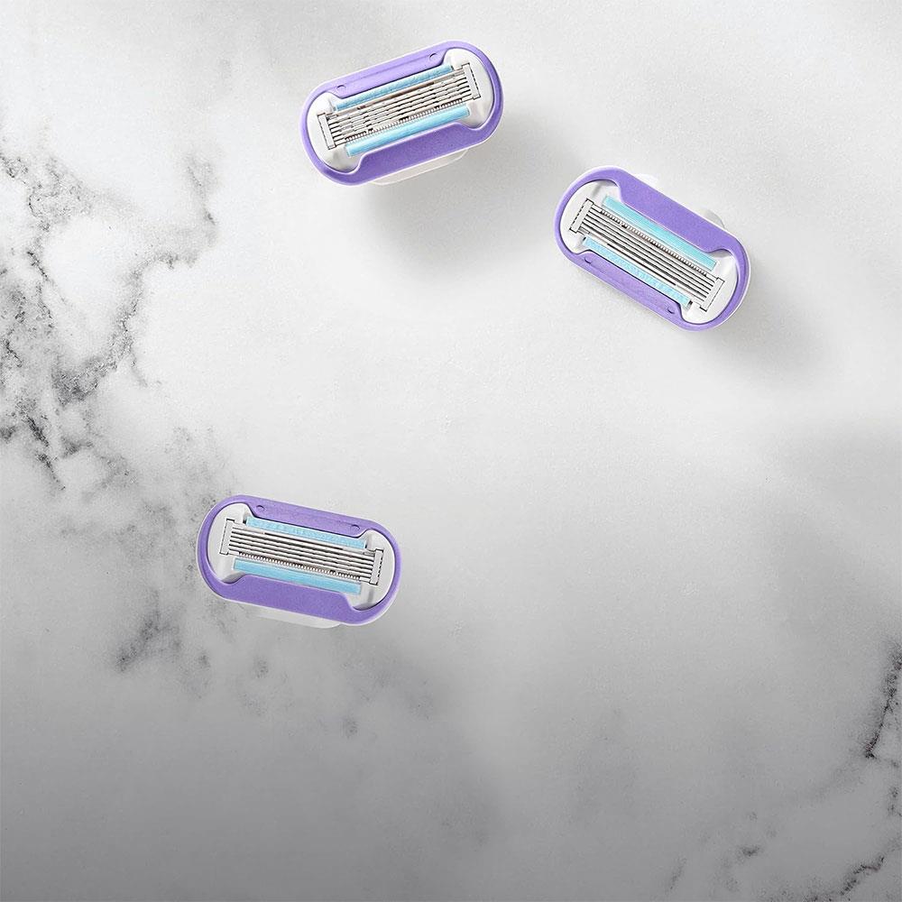 Gillette Venus Deluxe Smooth Swirl Razor Blades Refills Lubrastrip With A Touch of Vitamin E - Pack of 6