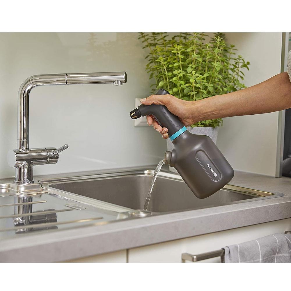 Gardena Pump Sprayer 1 EasyPump Battery Operated With 360° Water Level Indicator - Orange/Grey