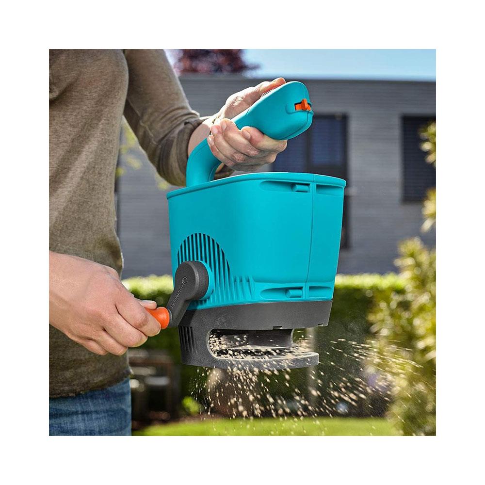 Gardena Hand Held Feed Grass And Salt Spreader M - Multicolour