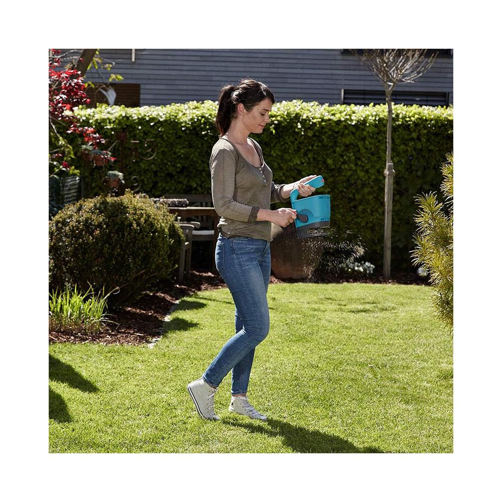 Gardena Hand Held Feed Grass And Salt Spreader M - Multicolour