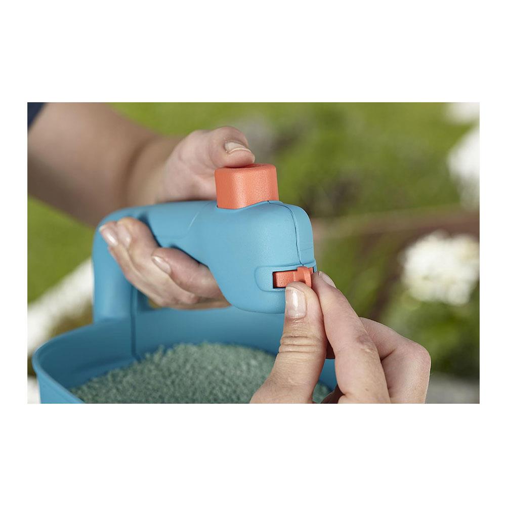 Gardena Hand Held Feed Grass And Salt Spreader M - Multicolour