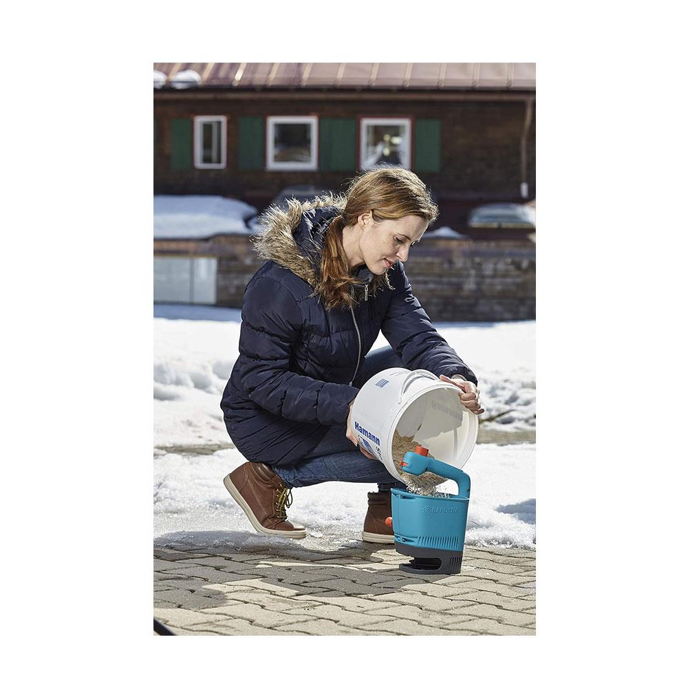 Gardena Hand Held Feed Grass And Salt Spreader M - Multicolour