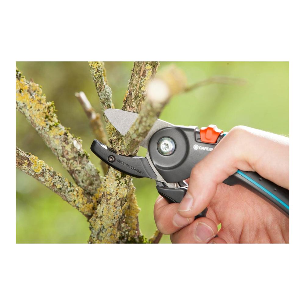 Gardena Garden Secateurs A/M Stable Pruning Shears With Anvil Blade - Black Secondary image
