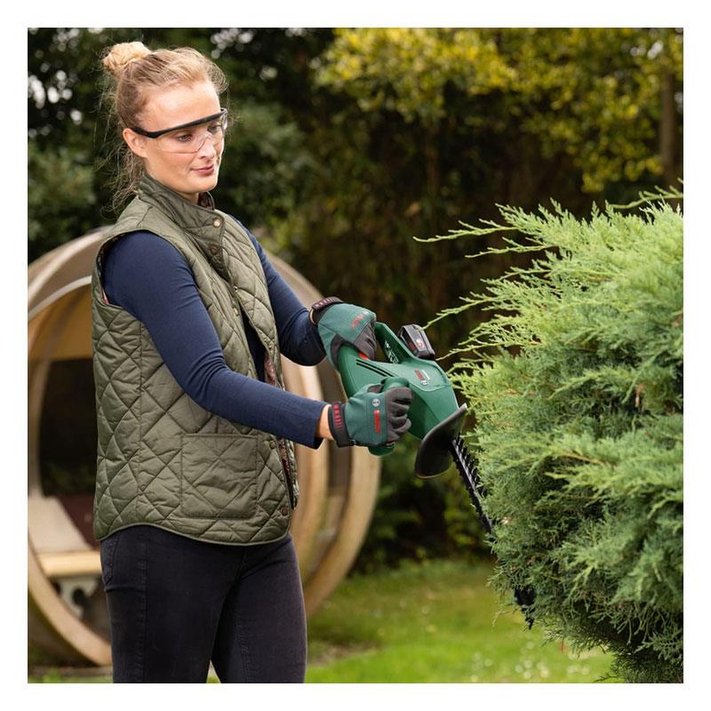Bosch EasyHedgeCut 18V-44-11 Cordless Hedgecutter Body Only - Classic Green Secondary image