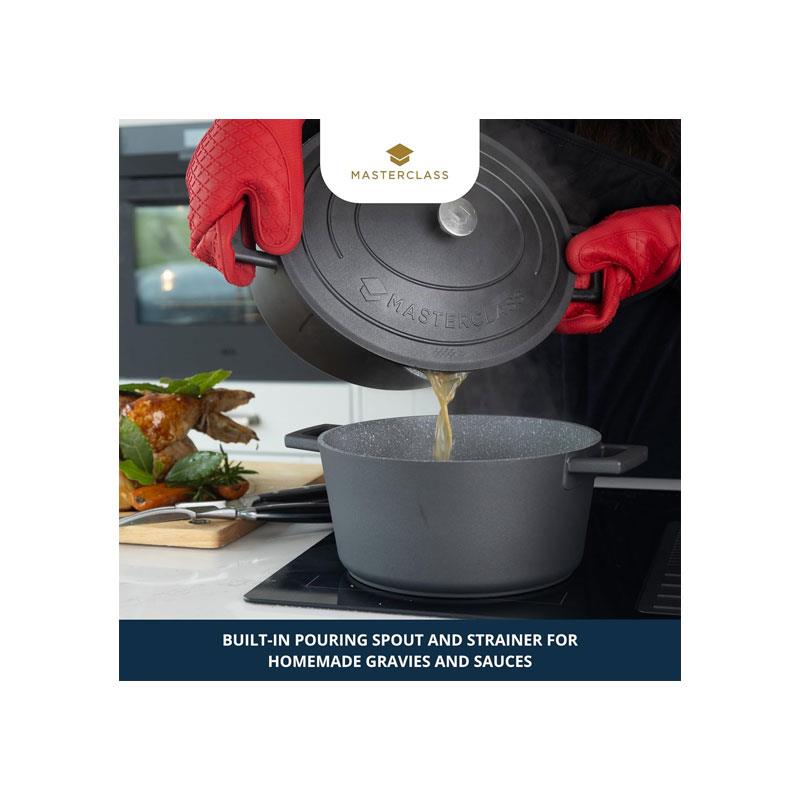 MasterClass Oval Cast Aluminium Casserole Dish 6 Litres With Self Basting Lid And Strainer Black