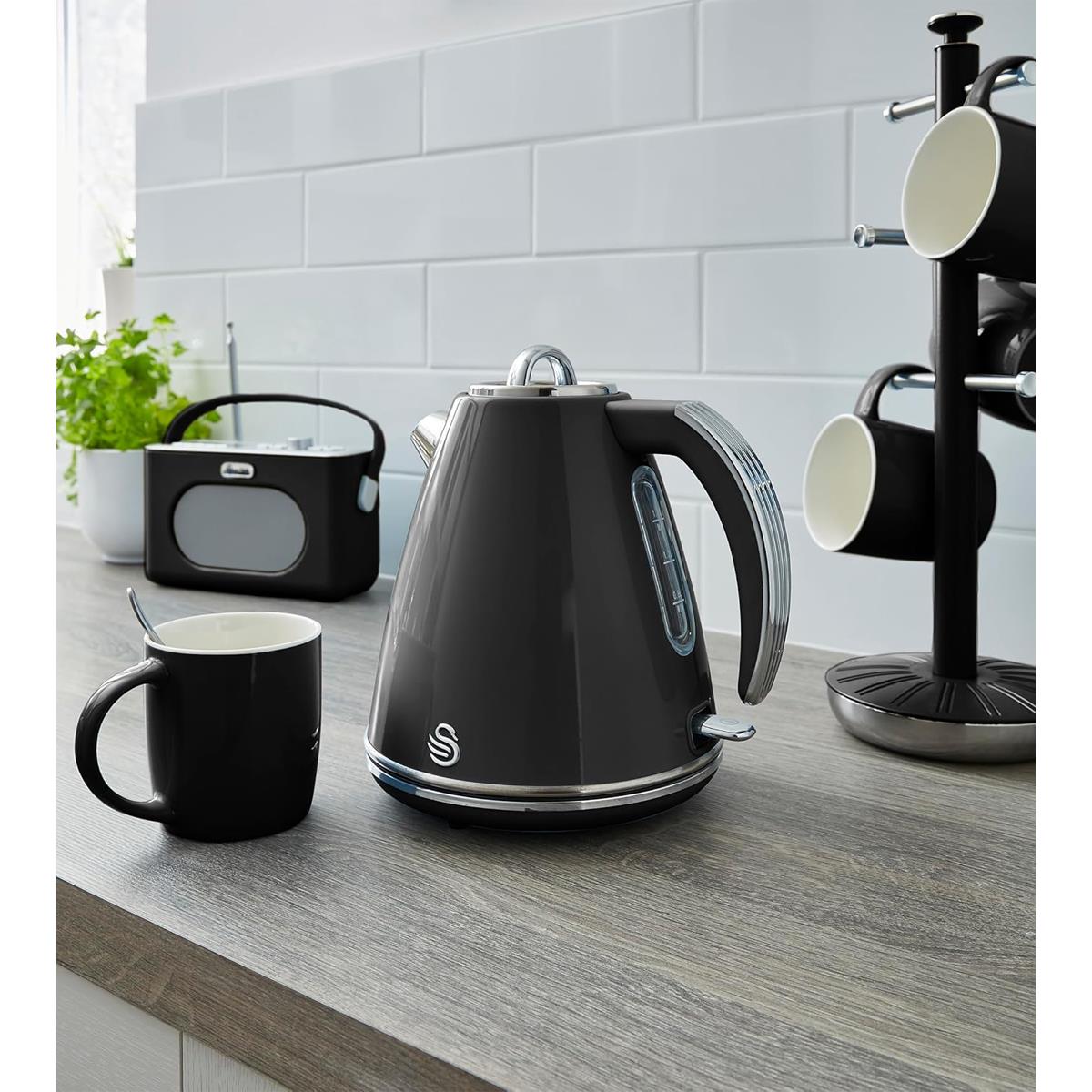 Swan Retro Jug Kettle Stainless Steel 3000 W 1.5 Litre - Black