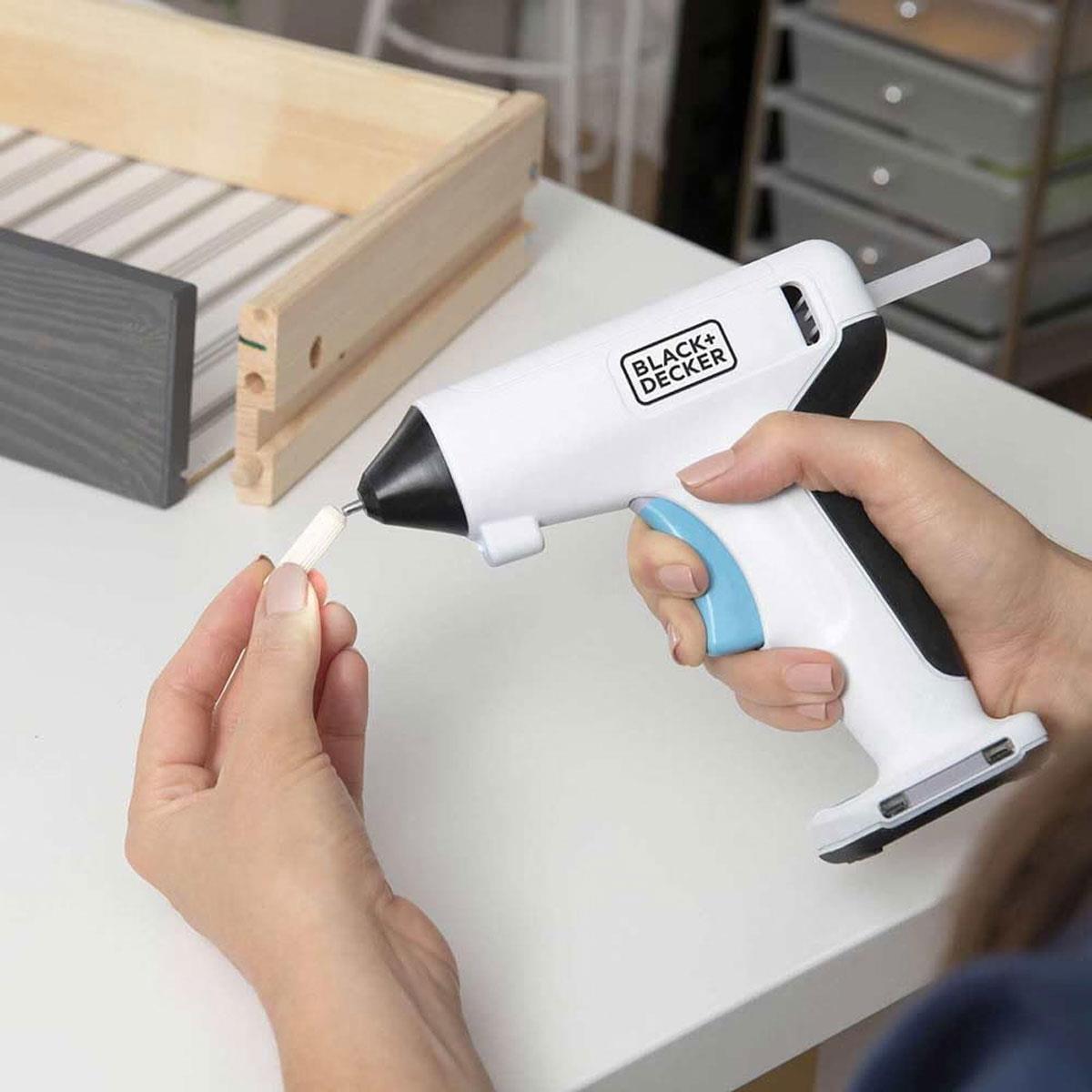 Black & Decker 3.6V Cordless Glue Gun Built-In LED - White
