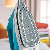 Russell Hobbs Supreme Steam Iron 2400W Non-Stick Ceramic Soleplate 320ml Teal & White