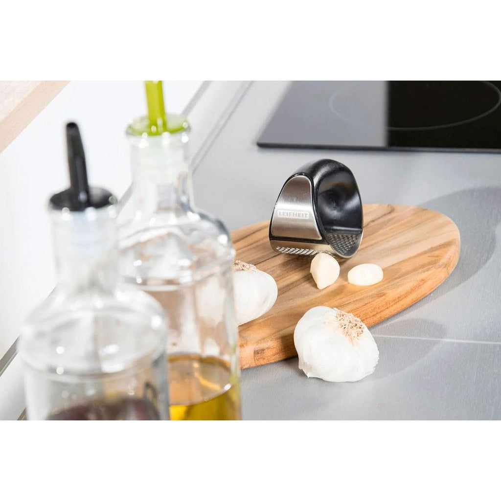 Leifheit Knobi King Garlic Press Ginger Crusher Stainless Steel Black