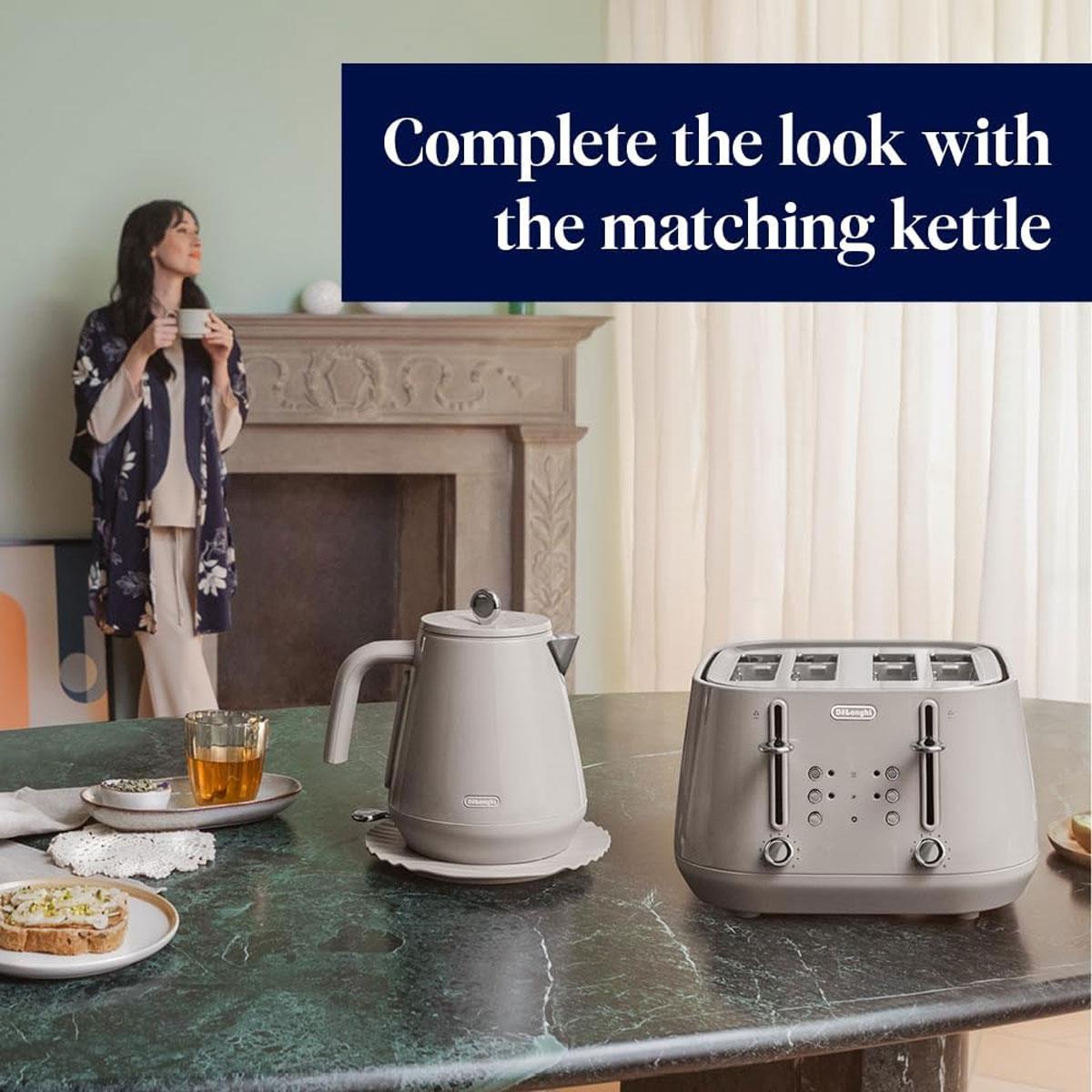 Delonghi Eclettica 4 Slice Toaster With Reheat And Defrost Functions Control Panels Browning Levels Pull Crumbs Trays Stainless Steel 1800W Biscuit Beige