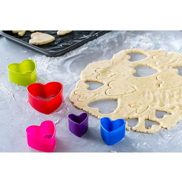 KitchenCraft Colourworks Heart Shaped Cookie Cutters Plastic Set of 5 - Image 6