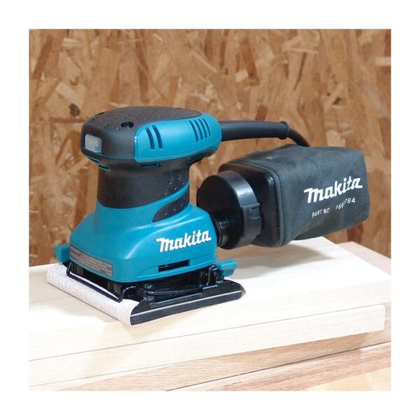 Makita Palm Finishing Sander 200W 240V - Image 3