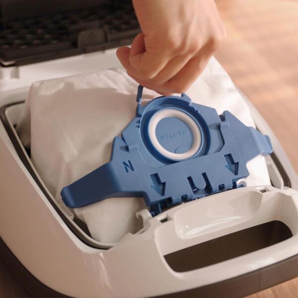 Miele GN XL HyClean 3D Efficiency Vacuum Cleaner Bags 8 Pack - White/Blue - Image 9