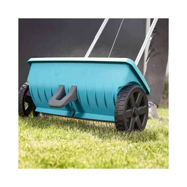 Gardena Spreader L For Delivering Fertiliser Seeds & Salt With Locking Slide 12.5 Litre Capacity - Blue - Image 3