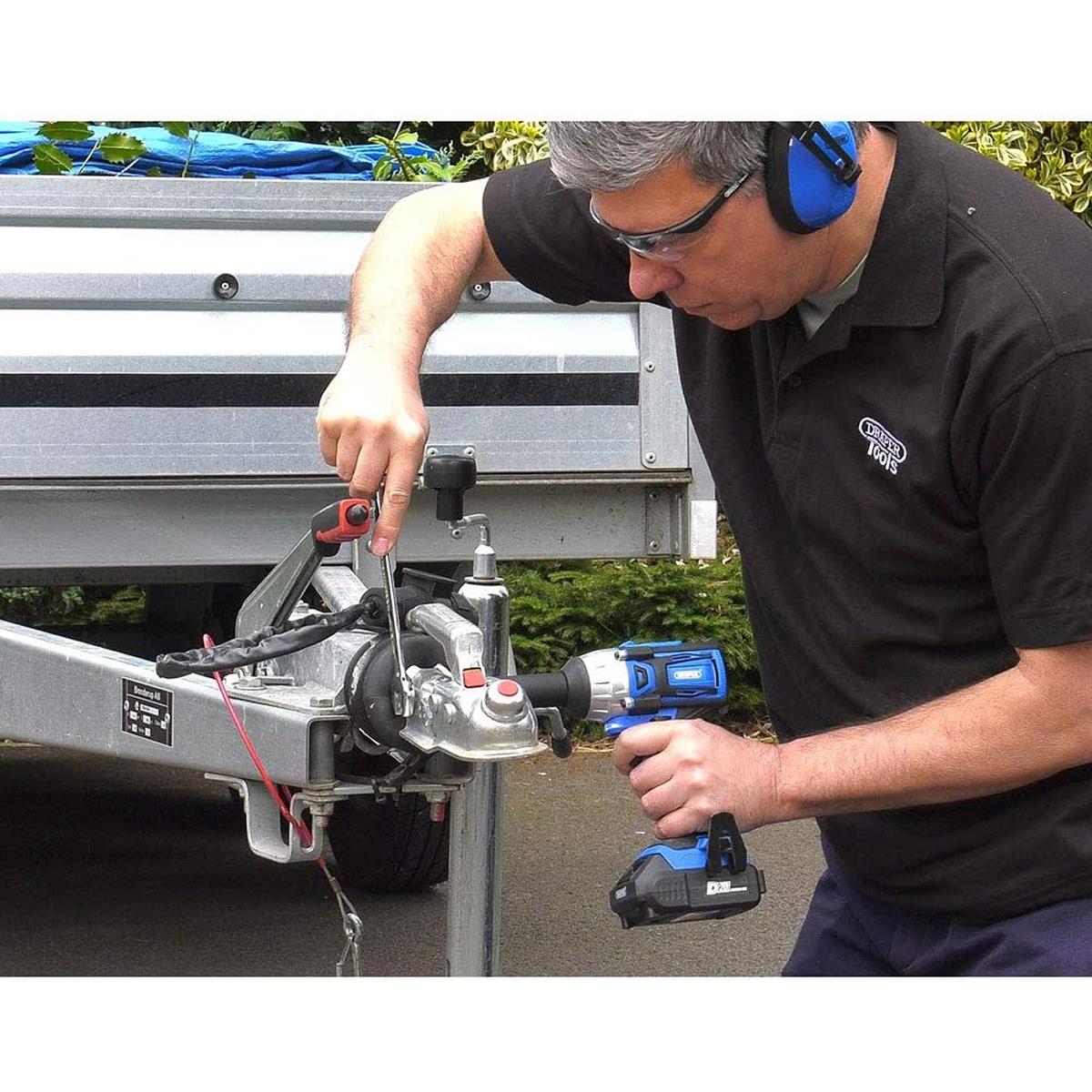Draper D20 20V Brushless 1/2 Inch Mid-Torque Impact Wrench Kit 250Nm With 2 x 2.0Ah Batteries And Charger Blue/Black - Image 6