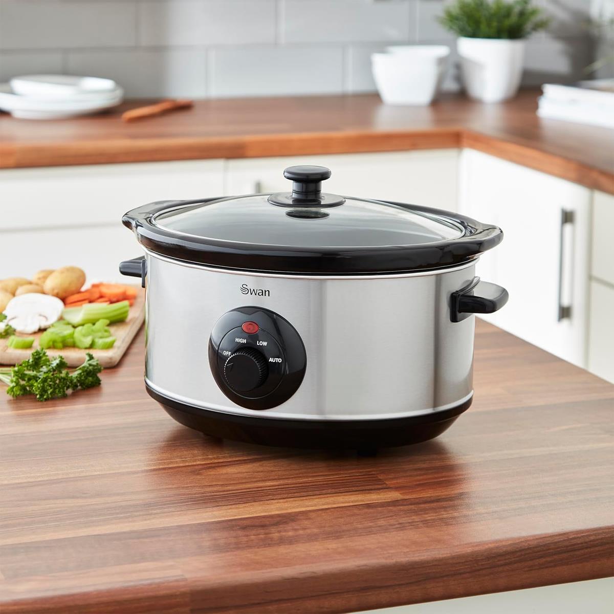 Swan Oval Slow Cooker 3.5 Litre 200W Stainless Steel With 3 Cooking Settings And Keep Warm Function Silver - Image 2