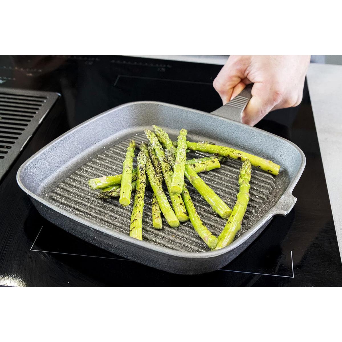 KitchenCraft Cast Iron Griddle Pan Square 23cm Black Induction Hob Compatible Ribbed Grill Plate - Image 2