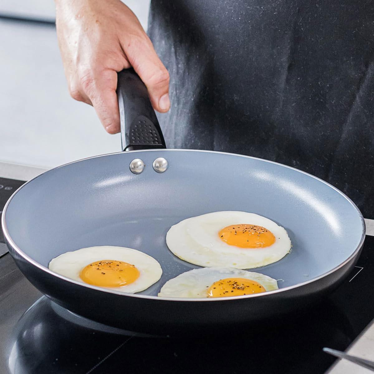 MasterClass Eco Ceramic Non-Stick Induction Frying Pan Aluminium & Iron Black/Blue 30 cm - Image 4