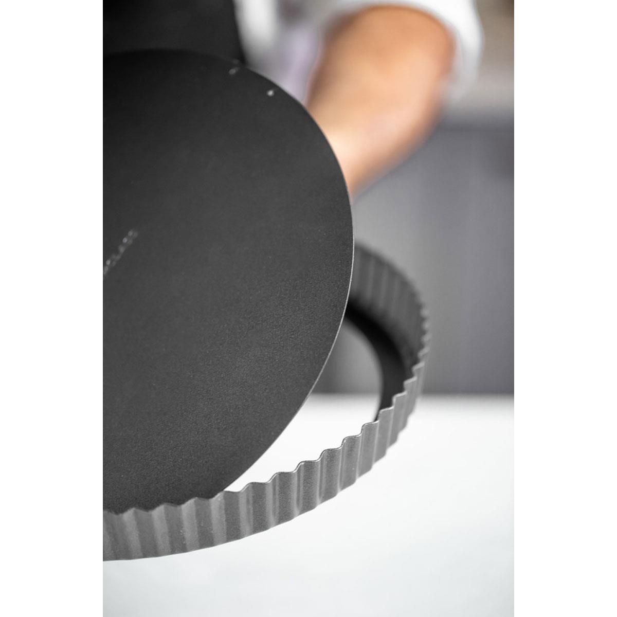 MasterClass 30cm Fluted Tart Tin with Loose Base 1mm Carbon Steel Quantum II Non-Stick Oven Safe to 220°C Grey - Image 4