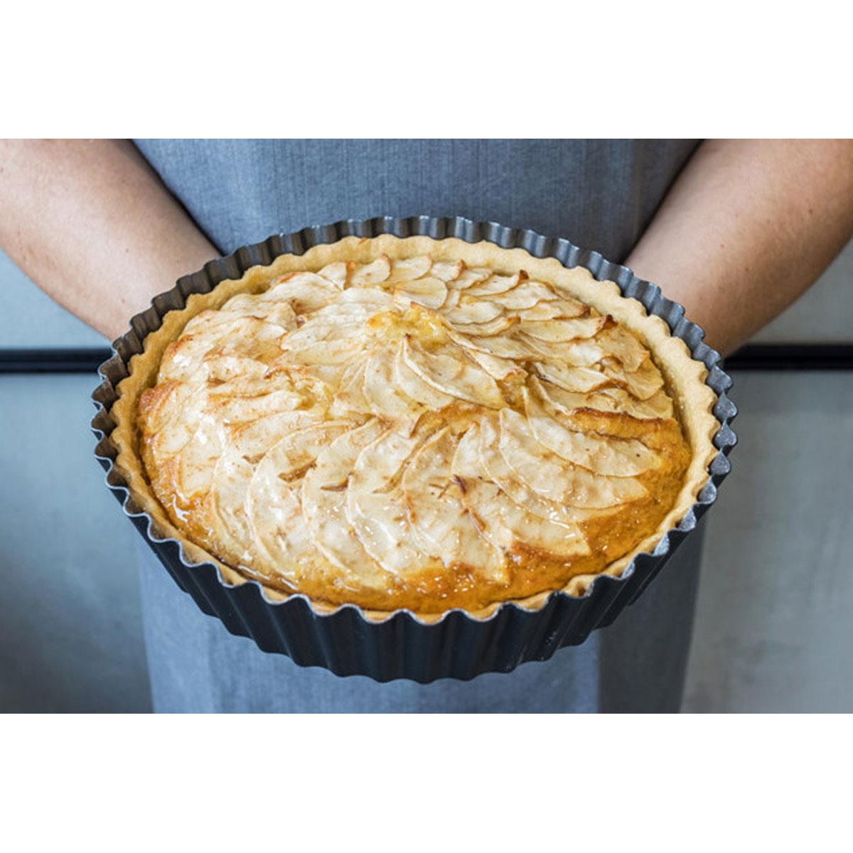 MasterClass Non-Stick Extra Deep Fluted Flan Tin Loose Base Heavyweight Steel 25cm Black Oven Safe to 220°C - Image 5