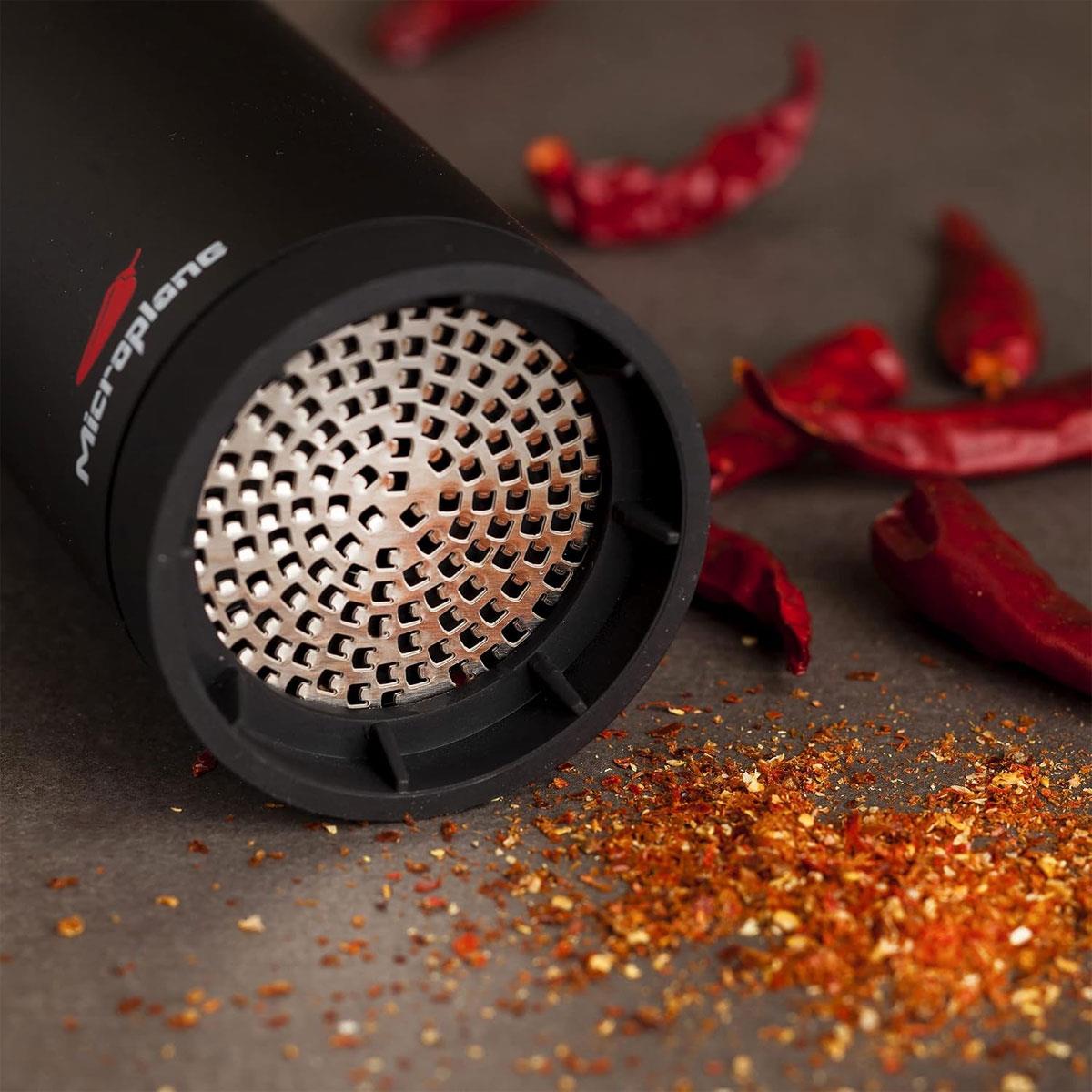 Microplane Chili Mill Dried Chili Pepper Grinder Specialty Series Black Stainless Steel 21 cm - Image 5