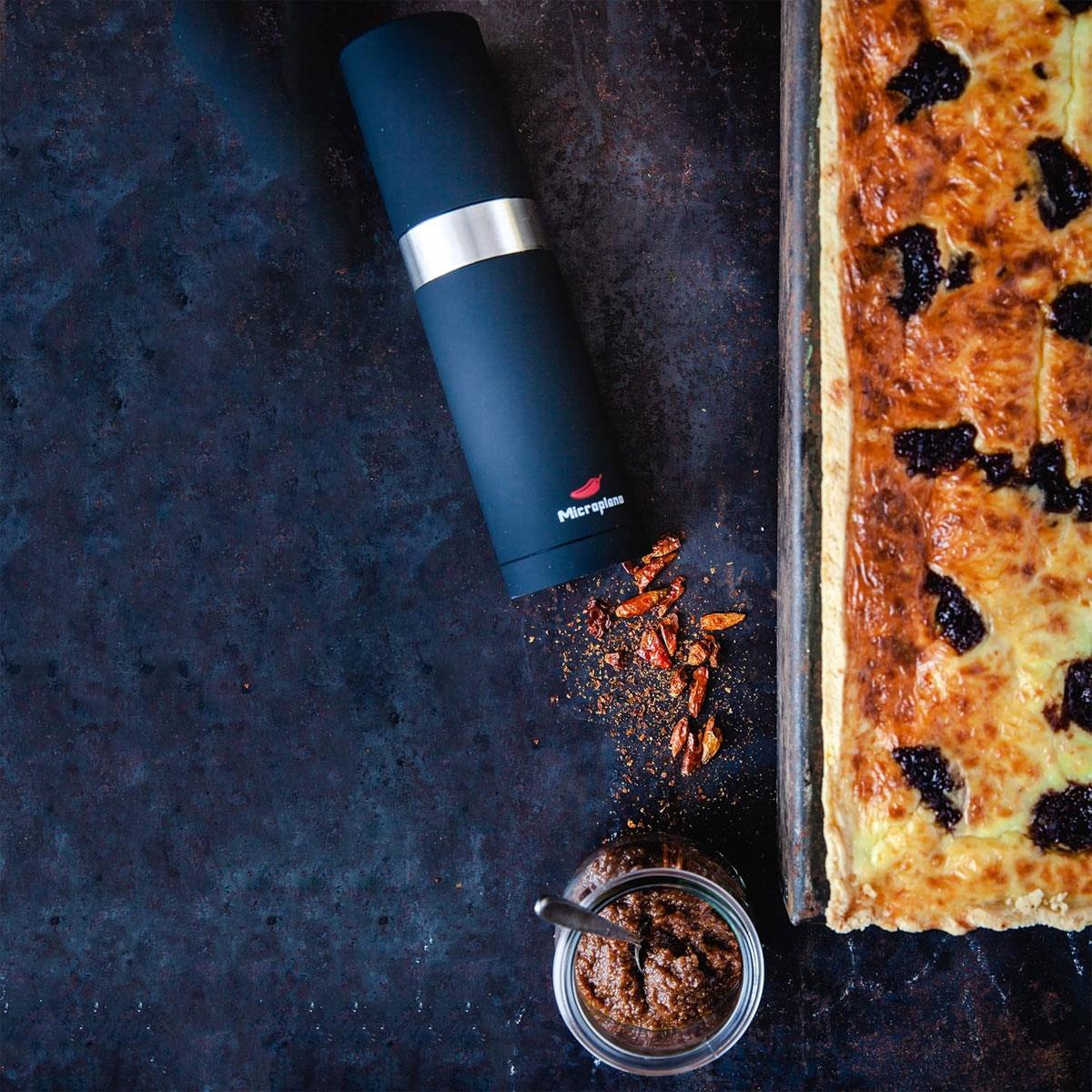 Microplane Chili Mill Dried Chili Pepper Grinder Specialty Series Black Stainless Steel 21 cm - Image 6