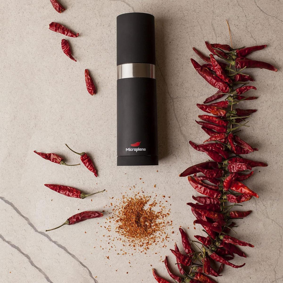 Microplane Chili Mill Dried Chili Pepper Grinder Specialty Series Black Stainless Steel 21 cm - Image 8