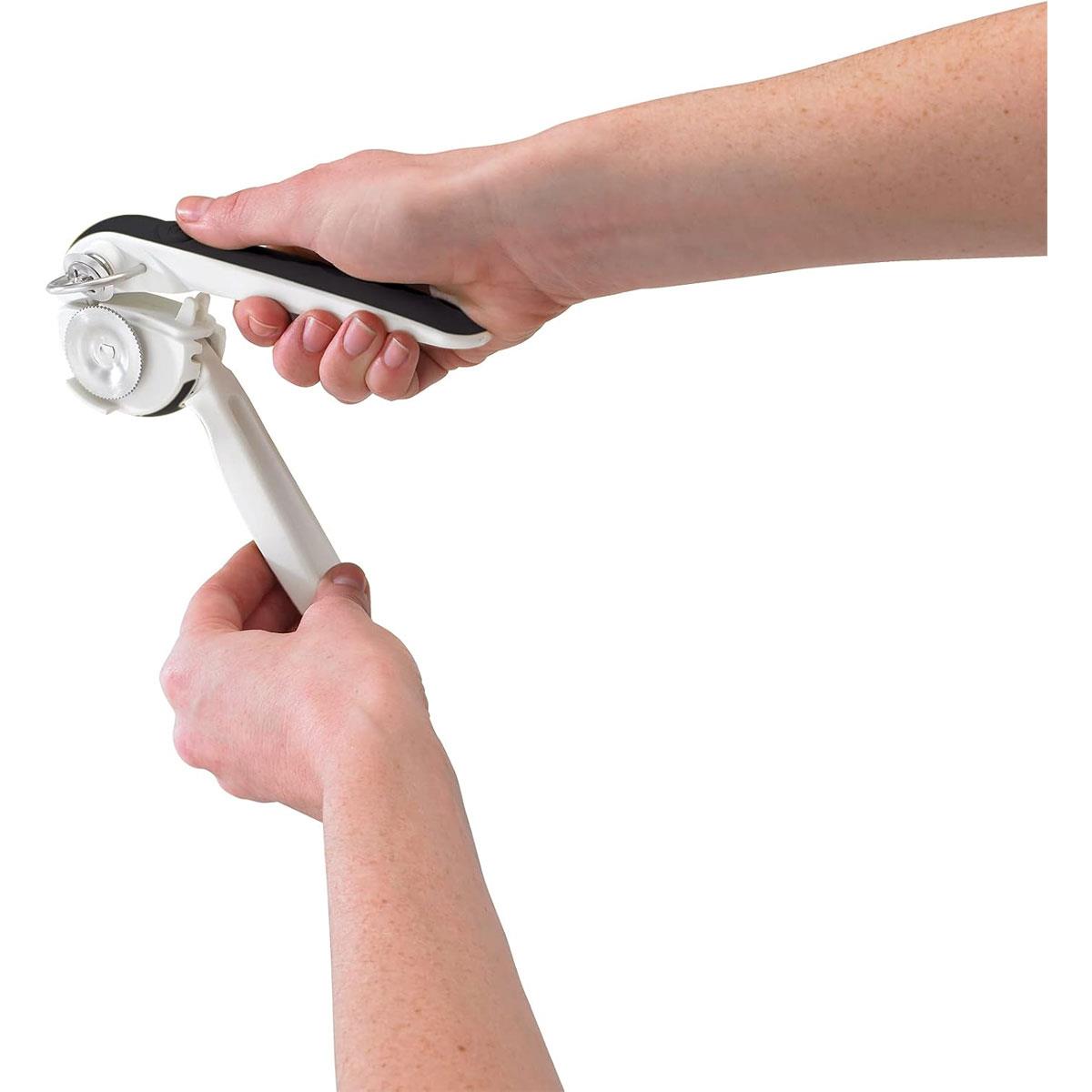 Chef'n EZ Squeeze Can Opener One-Hand Manual Can Opener with Stainless Steel Blade Ratcheting Mechanism Black/White - Image 4