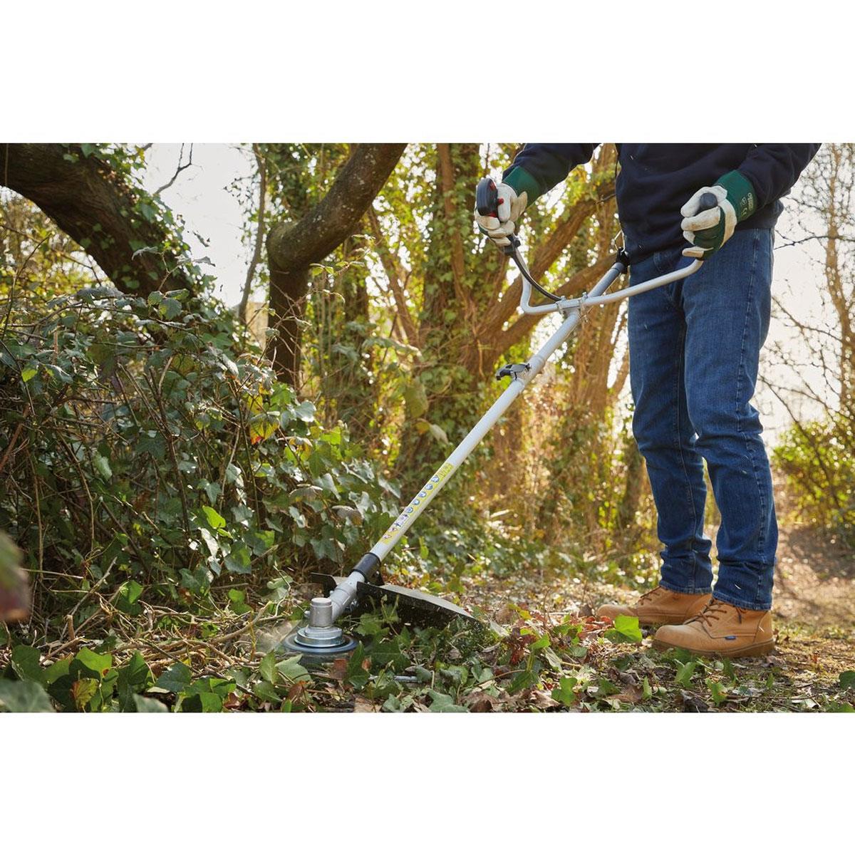 Draper Petrol Brush Cutter & Line Trimmer 32.5cc 2-Stroke 1000W 255mm Blade 440mm Trimming Green - Image 3
