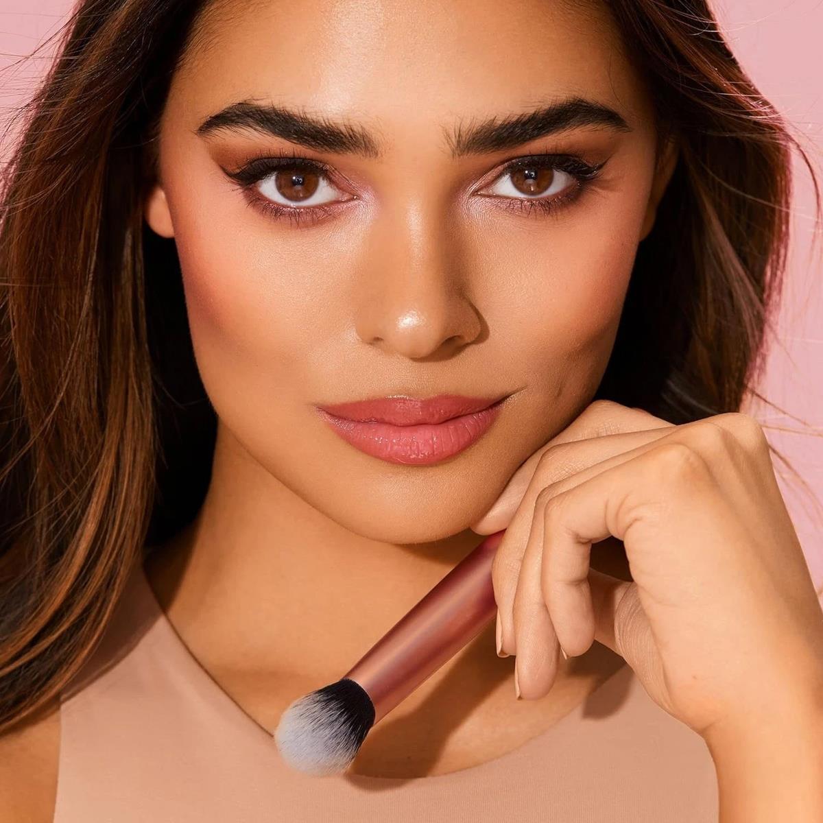 Real Techniques Expert Face Makeup Brush Black With Dense Synthetic Bristles For Foundation Blush And Cream Bronzer Rose Gold - Image 3
