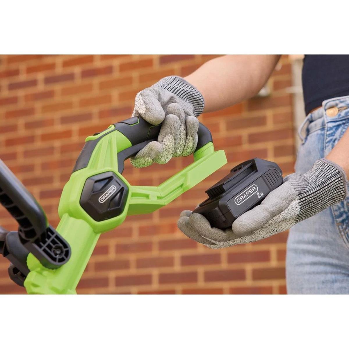 Draper 18V Cordless Weed Remover 115mm with 2.0Ah Li-Ion Battery Charger and Interchangeable Brushes - Image 10
