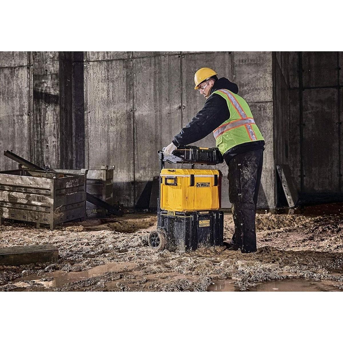 Dewalt TOUGHSYSTEM 2.0 DS300 Medium Storage Box IP65 50kg Load Capacity Black with Removable Tray - Image 6